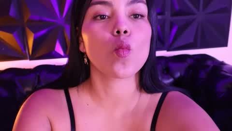 erica_adams_ online show from December 2, 2025, 8:26 pm