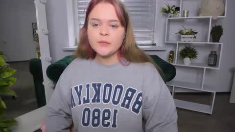 Snapshot of erica_love_ chatting on October 12, 2025, 5:28 am erica_love_ online show from October 12, 2025, 5:28 am