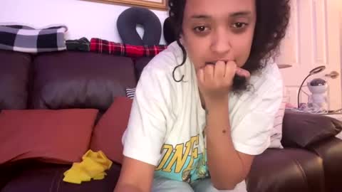 Snapshot of erik339102554 chatting on December 24, 2024, 3:37 pm Lea  Erik online show from December 24, 2024, 3:37 pm