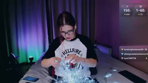 Erika online show from December 4, 2025, 10:18 pm