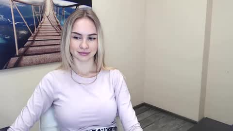 Snapshot of erikagavin chatting on December 5, 2024, 12:33 pm Erika online show from December 5, 2024, 12:33 pm