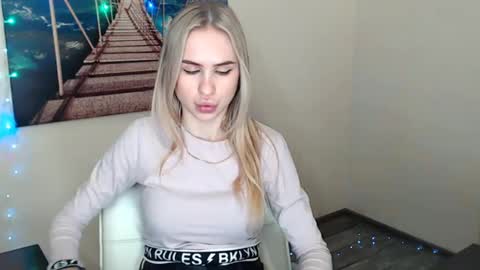 Snapshot of erikagavin chatting on January 14, 2025, 3:47 pm Erika online show from January 14, 2025, 3:47 pm