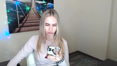 Snapshot of erikagavin chatting on January 20, 2025, 4:01 pm Erika online show from January 20, 2025, 4:01 pm