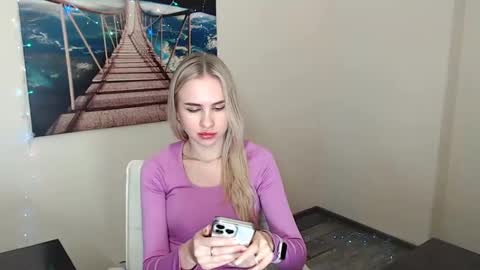 Snapshot of erikagavin chatting on January 22, 2025, 4:02 pm Erika online show from January 22, 2025, 4:02 pm