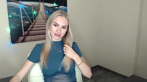 Snapshot of erikagavin chatting on February 12, 2025, 12:44 pm Erika online show from February 12, 2025, 12:44 pm