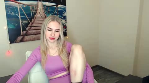 Snapshot of erikagavin chatting on February 27, 2025, 10:04 am Erika online show from February 27, 2025, 10:04 am