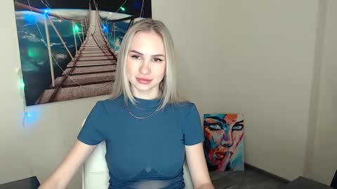 Snapshot of erikagavin chatting on March 4, 2025, 12:44 pm Erika online show from March 4, 2025, 12:44 pm