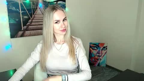 Snapshot of erikagavin chatting on September 18, 2025, 11:45 am Erika online show from September 18, 2025, 11:45 am