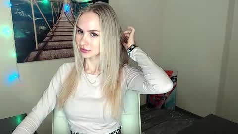 Snapshot of erikagavin chatting on September 25, 2025, 11:47 am Erika online show from September 25, 2025, 11:47 am