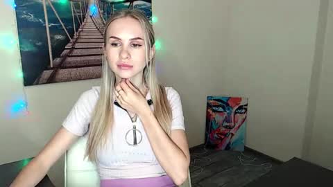 Snapshot of erikagavin chatting on September 26, 2025, 12:09 pm Erika online show from September 26, 2025, 12:09 pm