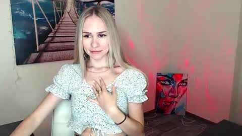 Snapshot of erikagavin chatting on October 9, 2025, 11:52 am Erika online show from October 9, 2025, 11:52 am