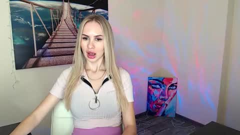 Snapshot of erikagavin chatting on October 13, 2025, 11:43 am Erika online show from October 13, 2025, 11:43 am