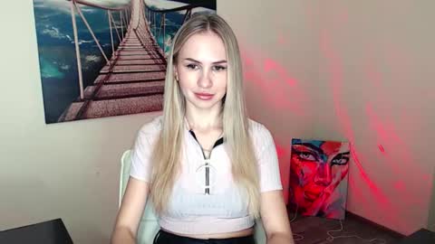 Snapshot of erikagavin chatting on November 4, 2025, 12:59 pm Erika online show from November 4, 2025, 12:59 pm