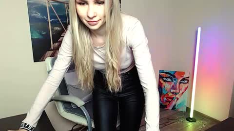 Snapshot of erikagavin chatting on November 26, 2025, 1:23 pm Erika online show from November 26, 2025, 1:23 pm