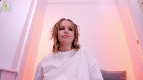 Snapshot of erikalustx chatting on December 9, 2024, 4:12 am Erika online show from December 9, 2024, 4:12 am