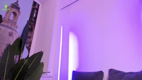 Snapshot of erikalustx chatting on November 18, 2025, 4:17 am Erika online show from November 18, 2025, 4:17 am