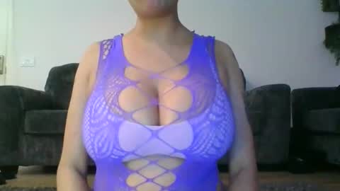 erin2025 online show from November 18, 2025, 4:39 am