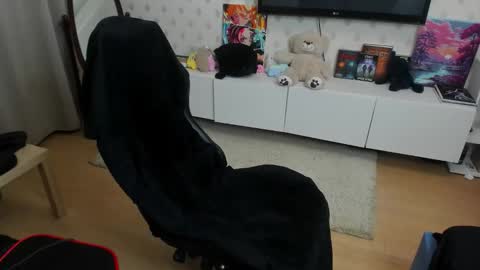 Max online show from November 10, 2025, 11:04 pm