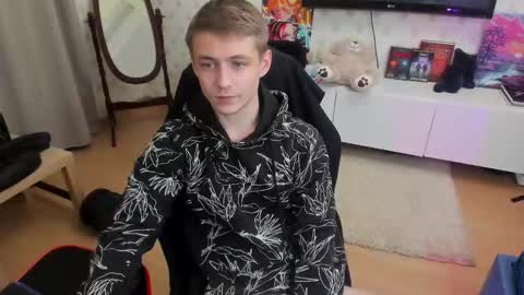 Max online show from November 25, 2025, 11:49 pm