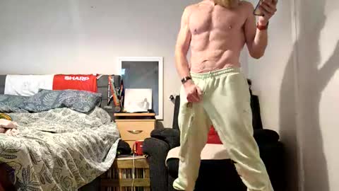 Snapshot of erniemac chatting on November 17, 2025, 1:06 pm Ernie online show from November 17, 2025, 1:06 pm