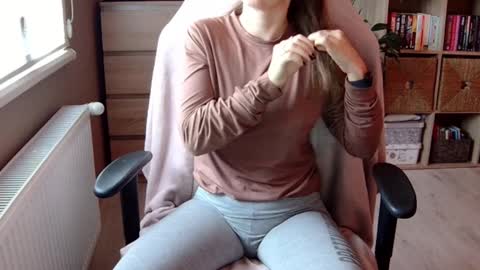 Snapshot of erotic_vibe chatting on December 10, 2024, 9:33 am Melissa online show from December 10, 2024, 9:33 am