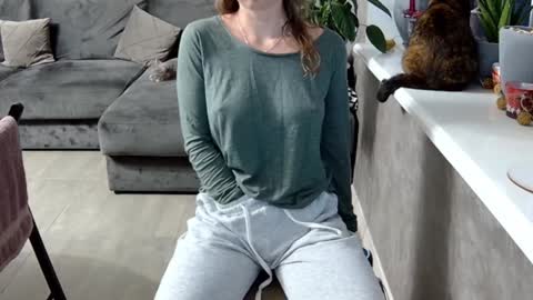 Snapshot of erotic_vibe chatting on December 13, 2024, 2:05 pm Melissa online show from December 13, 2024, 2:05 pm