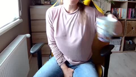 Snapshot of erotic_vibe chatting on December 17, 2024, 10:01 am Melissa online show from December 17, 2024, 10:01 am