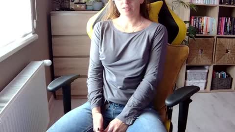 Snapshot of erotic_vibe chatting on December 19, 2024, 9:40 am Melissa online show from December 19, 2024, 9:40 am