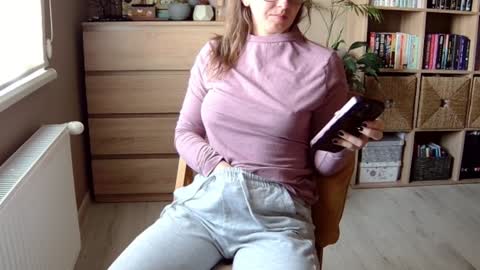 Snapshot of erotic_vibe chatting on December 20, 2024, 12:16 pm Melissa online show from December 20, 2024, 12:16 pm