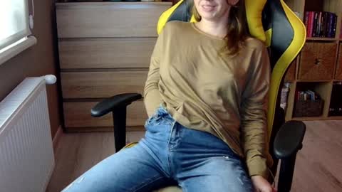 Snapshot of erotic_vibe chatting on December 22, 2024, 1:55 pm Melissa online show from December 22, 2024, 1:55 pm