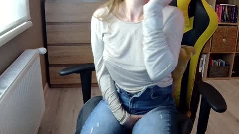 Snapshot of erotic_vibe chatting on January 11, 2025, 7:49 pm Melissa online show from January 11, 2025, 7:49 pm