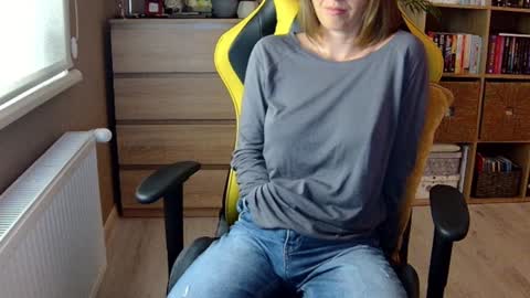 Snapshot of erotic_vibe chatting on February 3, 2025, 5:56 pm Melissa online show from February 3, 2025, 5:56 pm