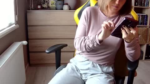 Snapshot of erotic_vibe chatting on February 6, 2025, 1:21 pm Melissa online show from February 6, 2025, 1:21 pm