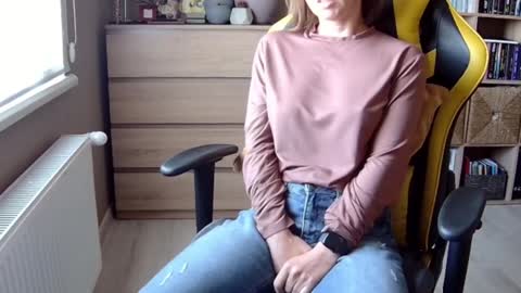Snapshot of erotic_vibe chatting on February 8, 2025, 8:52 am Melissa online show from February 8, 2025, 8:52 am
