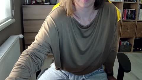 Snapshot of erotic_vibe chatting on February 13, 2025, 3:24 pm Melissa online show from February 13, 2025, 3:24 pm