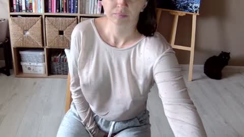 Snapshot of erotic_vibe chatting on September 30, 2025, 12:10 pm Melissa online show from September 30, 2025, 12:10 pm