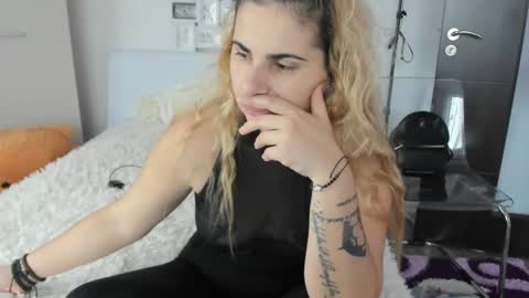 Snapshot of eroticsensualkitty4u chatting on December 10, 2024, 8:40 am eroticsensualkitty4u online show from December 10, 2024, 8:40 am