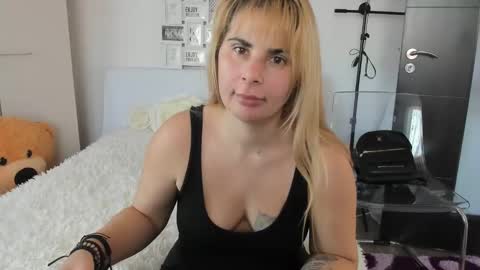 Snapshot of eroticsensualkitty4u chatting on December 12, 2024, 12:22 pm eroticsensualkitty4u online show from December 12, 2024, 12:22 pm