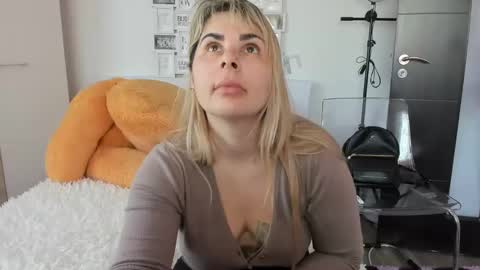 Snapshot of eroticsensualkitty4u chatting on February 24, 2025, 12:37 pm eroticsensualkitty4u online show from February 24, 2025, 12:37 pm