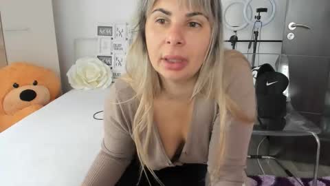 Snapshot of eroticsensualkitty4u chatting on October 6, 2025, 7:28 am eroticsensualkitty4u online show from October 6, 2025, 7:28 am