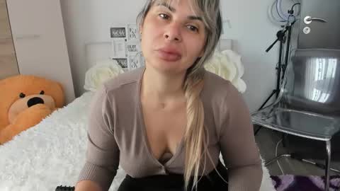 Snapshot of eroticsensualkitty4u chatting on October 14, 2025, 7:42 am eroticsensualkitty4u online show from October 14, 2025, 7:42 am