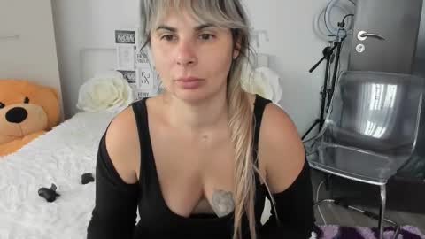 Snapshot of eroticsensualkitty4u chatting on October 16, 2025, 11:00 am eroticsensualkitty4u online show from October 16, 2025, 11:00 am