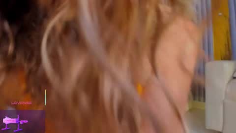 Snapshot of erotik_lady chatting on February 15, 2025, 9:48 pm TINY online show from February 15, 2025, 9:48 pm