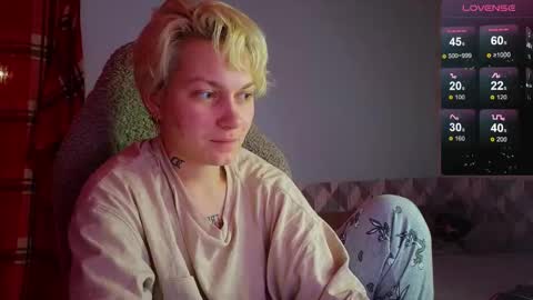 Snapshot of esajukyy chatting on February 7, 2025, 2:37 pm esajukyy online show from February 7, 2025, 2:37 pm