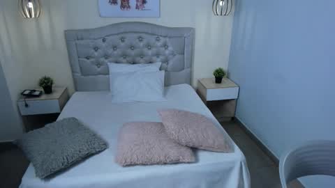 Escarlet online show from September 22, 2025, 1:46 pm