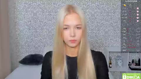 Snapshot of eshcka chatting on October 3, 2025, 5:15 am Megan and Brad online show from October 3, 2025, 5:15 am