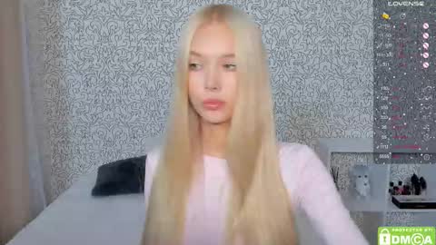 Snapshot of eshcka chatting on October 13, 2025, 3:39 am Megan and Brad online show from October 13, 2025, 3:39 am