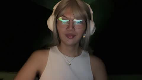 Snapshot of esilchan chatting on December 5, 2025, 5:38 am Chelliane online show from December 5, 2025, 5:38 am