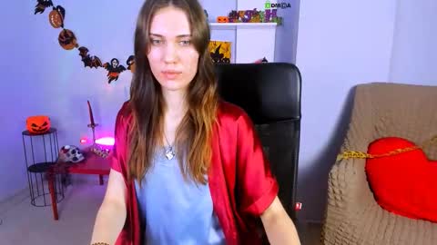 esma_shine online show from October 27, 2025, 8:18 am