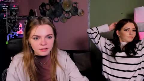 esma_shine online show from November 9, 2025, 8:18 pm